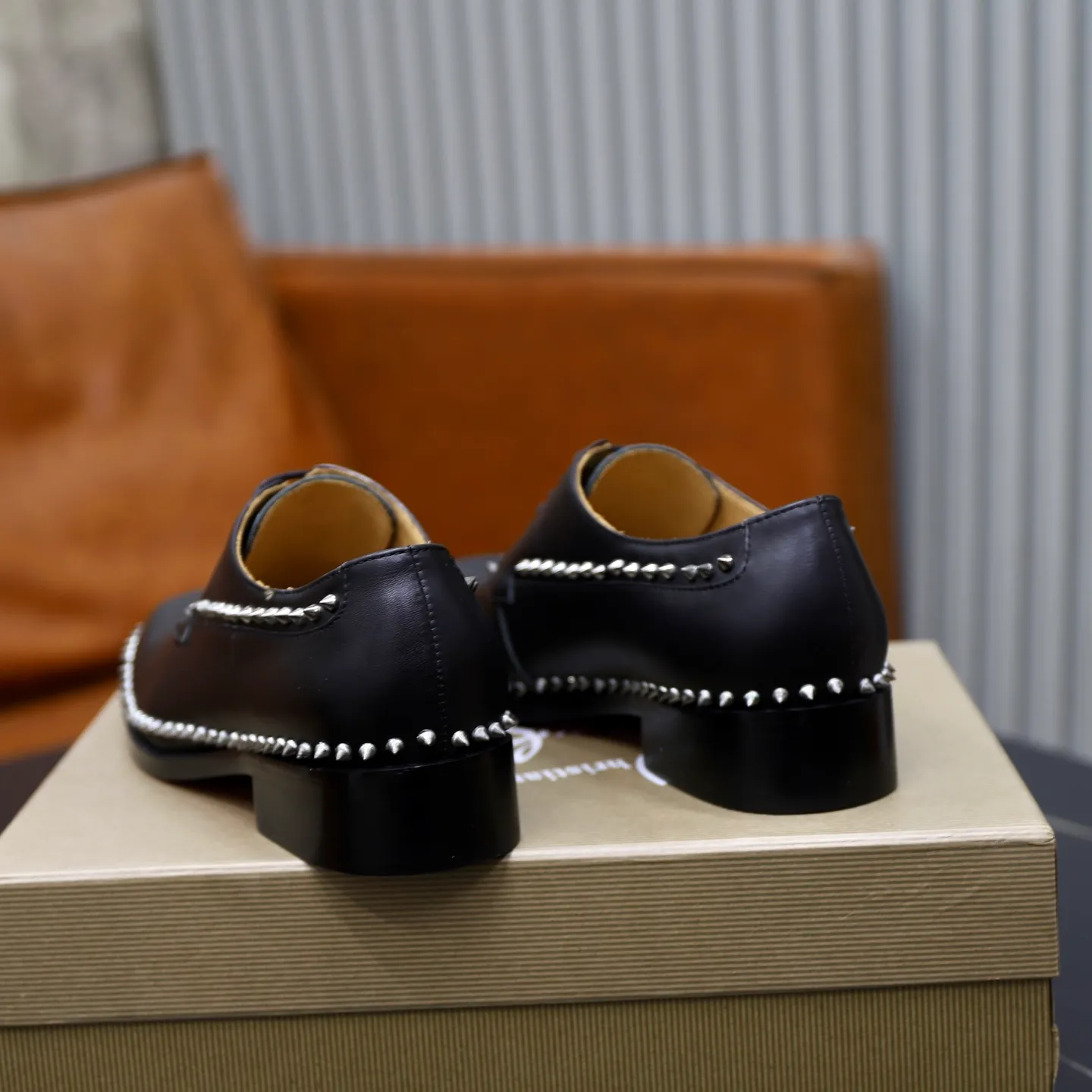 Ex-factory price: 720💰Christia*.Loubouti*🆑High-end men’s business formal leather shoes｜Classic red sole shoes｜Original imported first-layer cowhide｜Water-dyed cowhide lining｜Italian imported red rubber outsole｜High-end luxury｜Perfect interpretation of fashion, sunshine, style, suitable for various occasions Size: 38-44 (customized for 45, 46, 47)